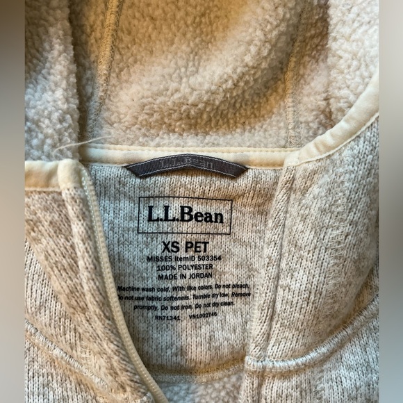 LL Bean Women’s XS (petite) Hooded Jacket. EUC - Picture 3 of 10